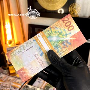 ۲۰۰ فرانک سوئیس سینمایی انارکالا – نمای جلوی پراپ دکوراتیو